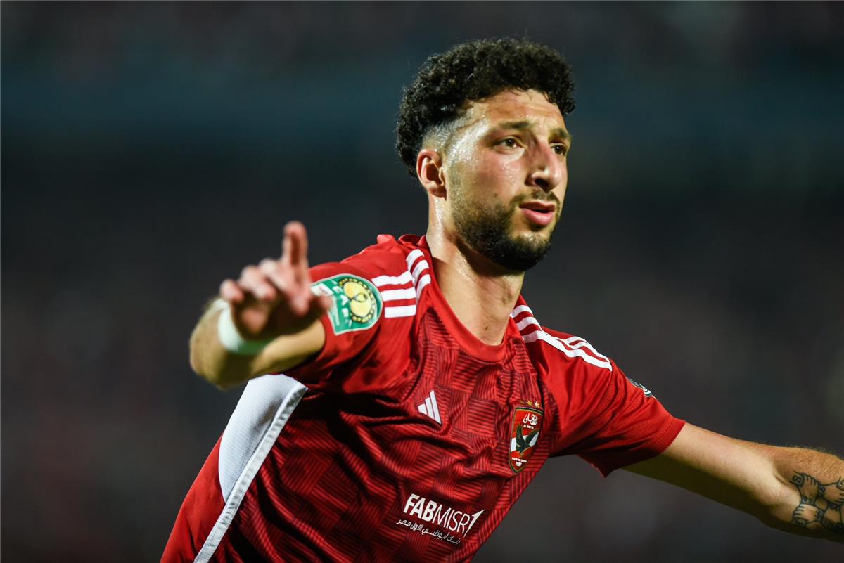 دخول ناد جديد للمنافسة على ضم لاعب الأهلي وسام أبو على
